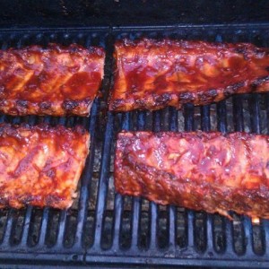 Mmhmmm ribs... Old lady is cooking tonite