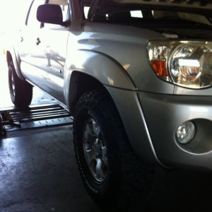 285/75/16 no lift.