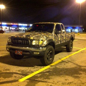 Fellow TW user, "Remington" finished up his camo-wrap/bedliner pr