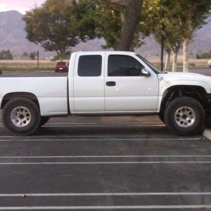 Lt and clip upfront,stock rear with bedside rubbing the tire in park :anon: