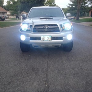 Silver Tacoma, Hid lights
