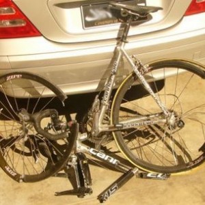 noel-davies-broken-bike