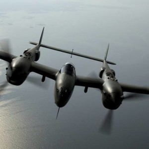P-38_Lightning_head-on