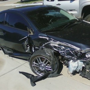 This girl ive been seein hit a car how bad does it look? repairable?