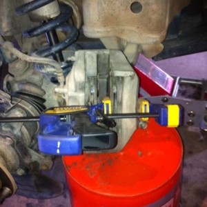 Caliper piston compressor: