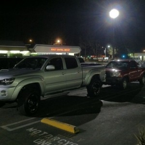 Damn that regular cab looks tiny lol I've never really noticed