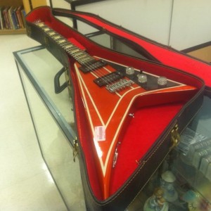 Sweet goodwill find :) Bought it for 75, Guitar center guy said i could sel