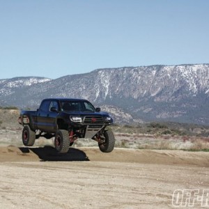 1106or-05-_2008-toyota-tacoma_front-right-view1