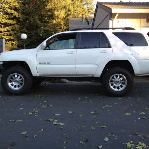 New wheels for the 4runner. Unfortunately 4wheel parts scratched the clear 