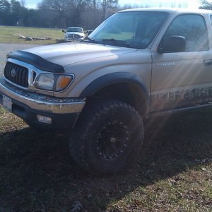 And for shits and giggles I put one of aarons 33s on my truck.