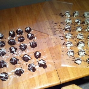 Got bored last night...made some cake balls to celebrate 40lbs lost :D