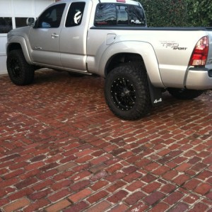 truck_on_brick_1
