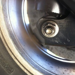 What is the torque setting for the lower shock bolt?