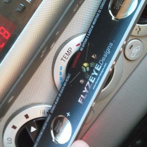 Magnetic mount, when separated the LEDs shine off battery