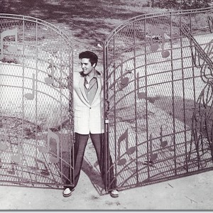 1957_graceland_gates_large3