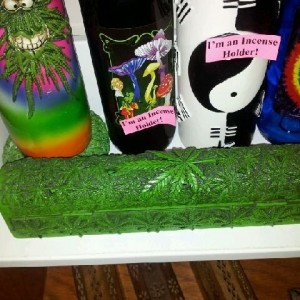 A lotta people don't know this, but you can put your weed in there Thi