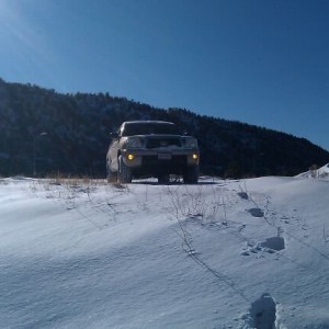 The 2wd Taco seems to love this snowy shit. Having some fun out here. This 