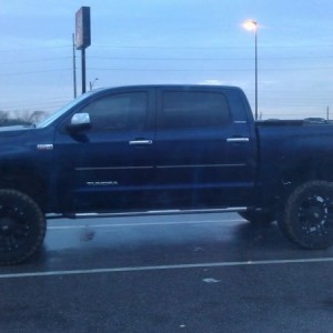 Nice Tundra parked a few spaces from me this morning.