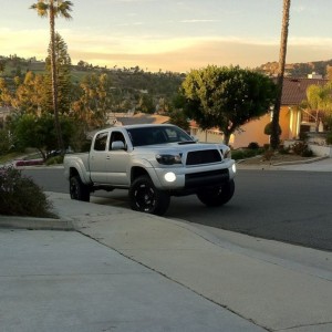 Took this earlier with my iPhone...looks trippy :anon: