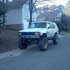 sexy solid front axle 4 runner in Raleigh, NC off of lineberry drive.