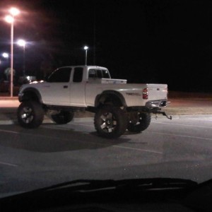 Spotted this DB lift 1st gen at Zaxby's off 95 exit 170 in SC... Looks