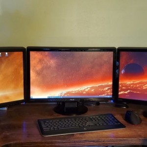 3 monitors yay