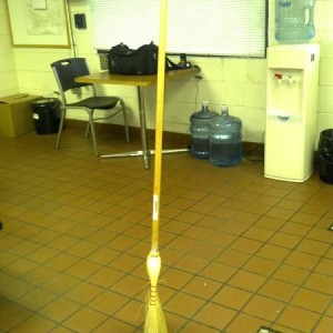I found a broom. Never thought it would work. Has a little Taco lean.....lo