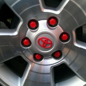 Orange lug nuts came out good