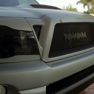 Ignore all the bird crap... Found my Toyota Emblem n decided to paint it...