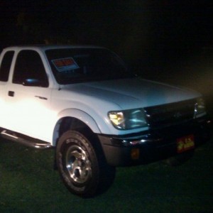 Clean '99 4x4 no rust that I could see and frame is dirty with road du