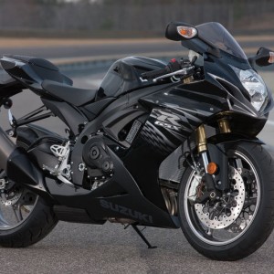 2011-Suzuki-GSX-R750-Review_BJN18657
