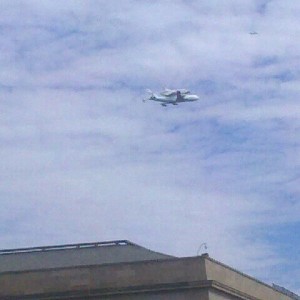 You dont see this every day.. Discovery over Pentagon