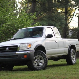 White Extended Cab 1998 V6 TRD OR