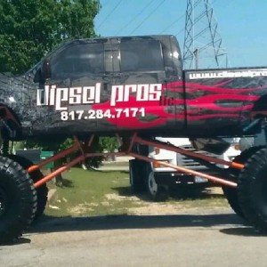 Can someone post this in the WTF thread, and please point out the exhaust a