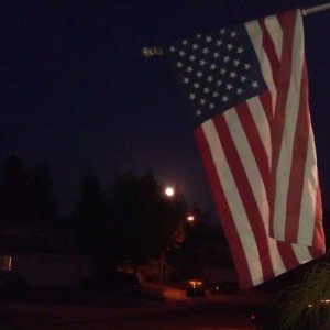 Super Moon rising. Android>Apple