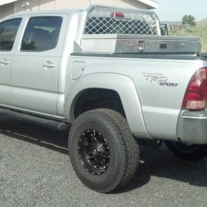 6" Fabtech Lift 33" toyo A/T Fuel Hostages