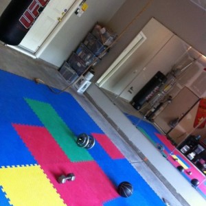 MMA conditioning and training in the garage! Fack yeah!!!