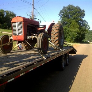 this tractor got swag. Who can tell me make/model/year?