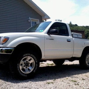 96 reg cab 4x4 stock lift 30x9.50 Yokohama