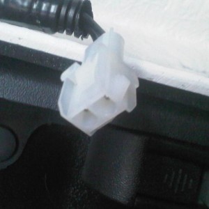 Wire connector for 3rd brake light in cap