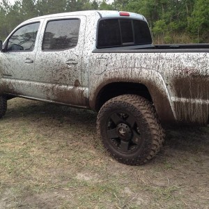 06 Taco 3inch lift, 33 trail grapplers, rockstar rims