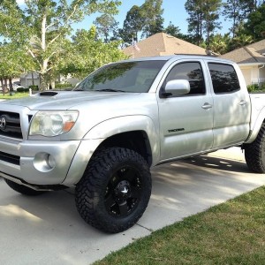 06 Taco 3inch lift, 33 trail grapplers, rockstar rims