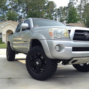 06 Taco 3inch lift, 33 trail grapplers, rockstar rims