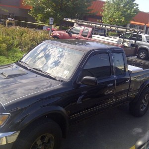 Poor mutilated first gen parked next to me... Nice FJ wheels though.