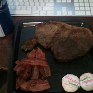 Most American meal ever. Steak, bacon, cheese, and of course beer. Happy bd