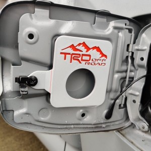 Gas cap holder #2.0: way cooler, cap wasn't snug