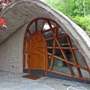 Mushroom-House-front-door-589x391