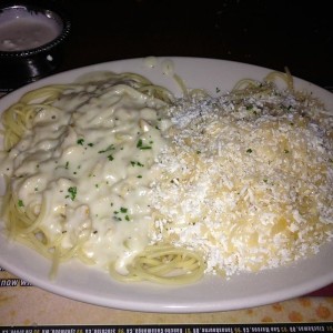 My all-time favorite. Clam and Mizithra :D