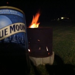 A little back yard fire with some Blue Moon.