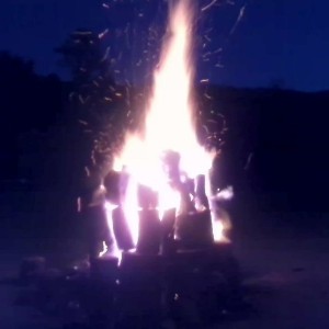 Im a little late on this one, its not live. But 2 hours in and 20 ft flames